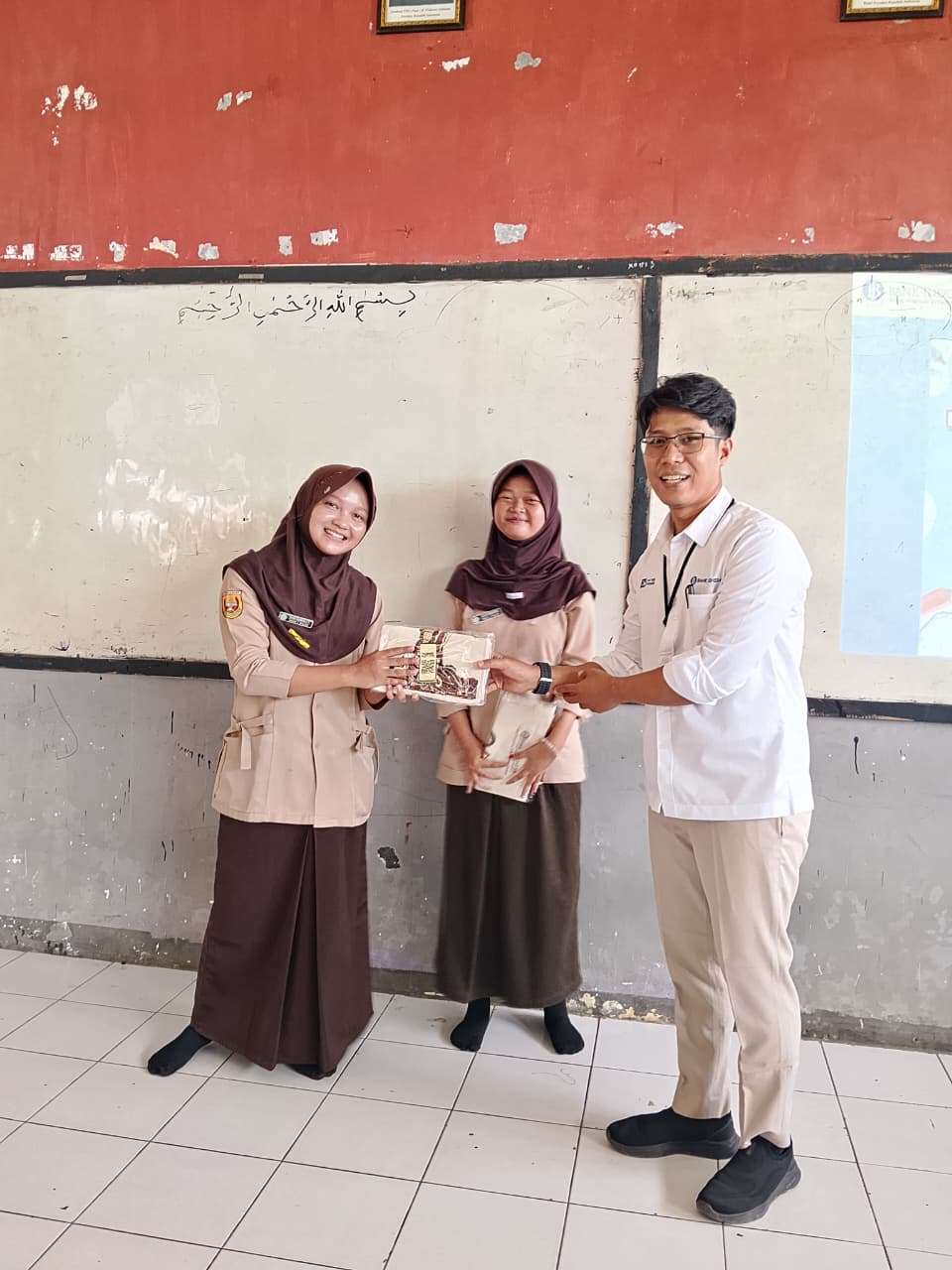 Gambar Sisipan